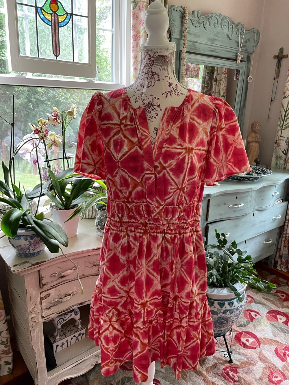 Anthropologie Somerset dress. Women's Red Tie-Dye V-Neck Smocked Waist Dress